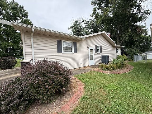 2nd image of 1018 Westgate Dr