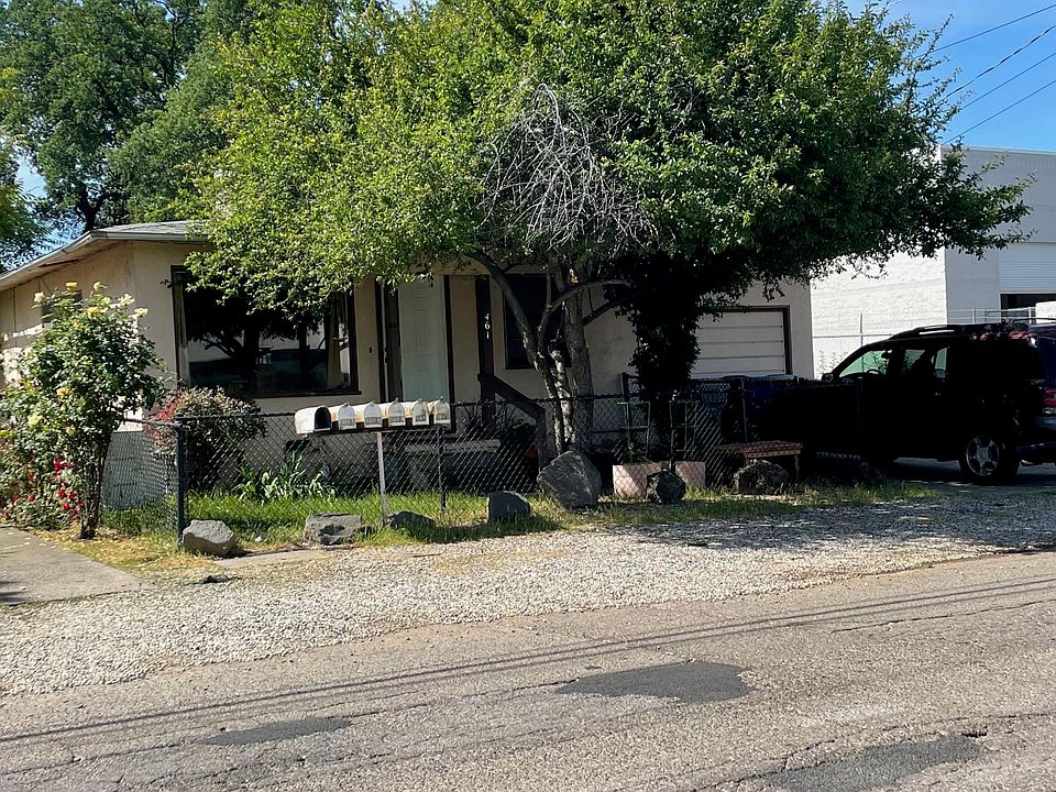 2nd image of 461 Grove St