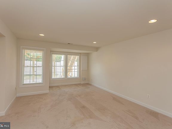 2nd image of 1018 Hotchkiss Pl