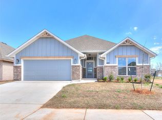 7704 Wilshire Woods Dr, Yukon, OK 73099