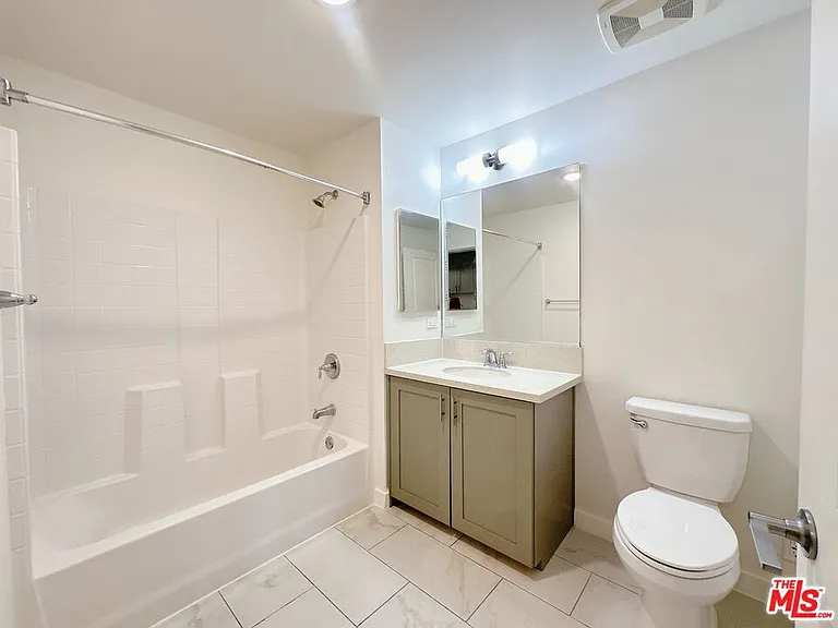 1025 S Berendo St #504 — Photo 11