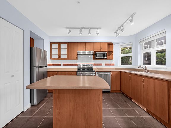 5th image of 160 Shoreline Cir #301