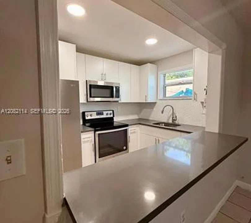 2433 SW 11th St #Townhouse 2433
