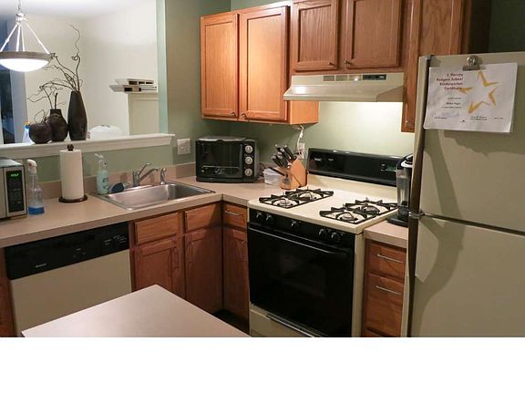 4th image of 62 Yellowwood Ct #62