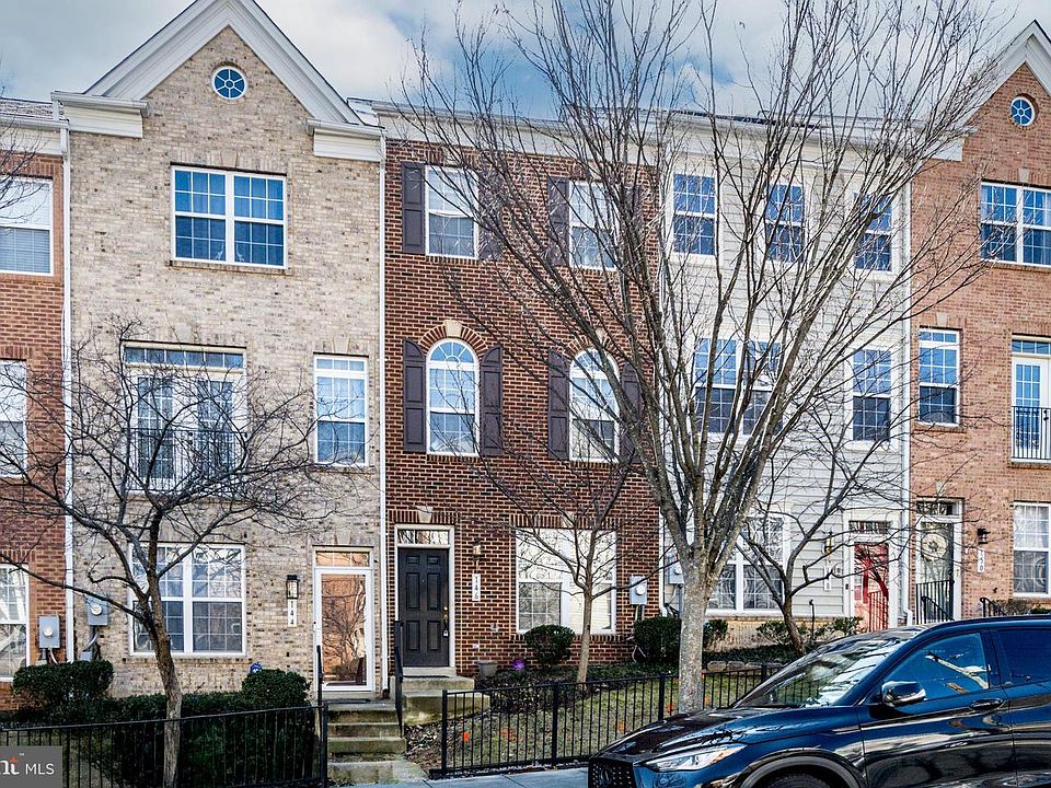 1st image of 146 Danbury St SW