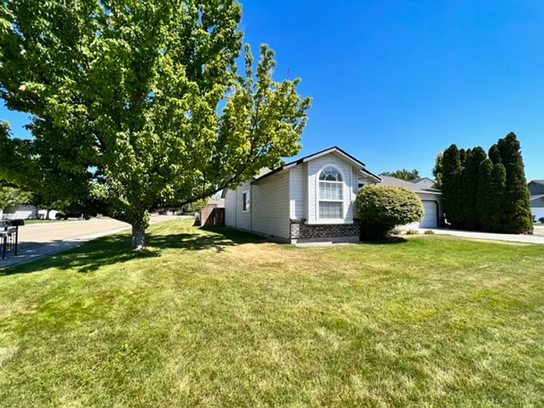 8137 W Waterfowl Ave — Photo 3