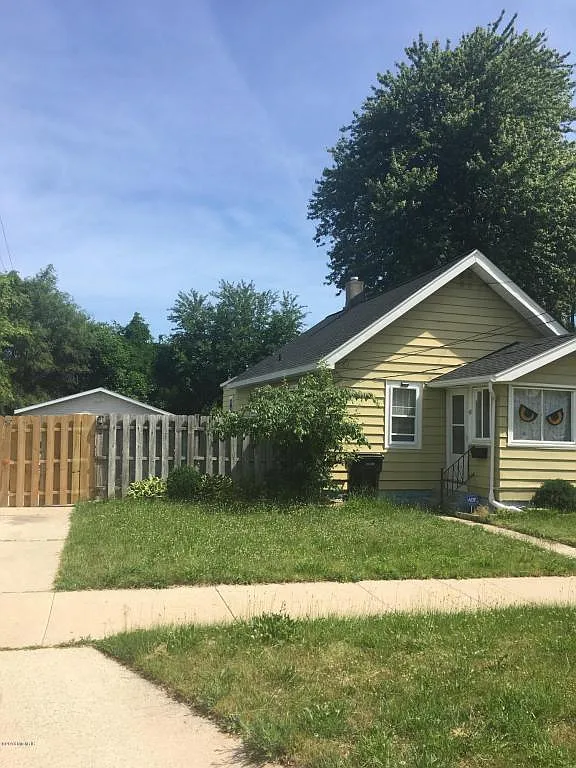 57 Coolidge St SW photo 1