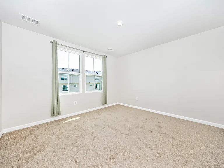 62 Rhea Dr — Photo 7