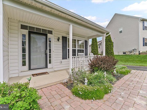 2nd image of 620 Abingdon Cir