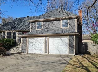 10128 England Dr, Overland Park, KS 66212