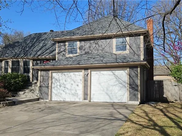 10128 England Dr, Overland Park, KS 66212