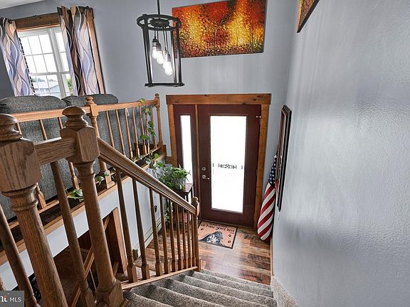 5th image of 522 Maple St
