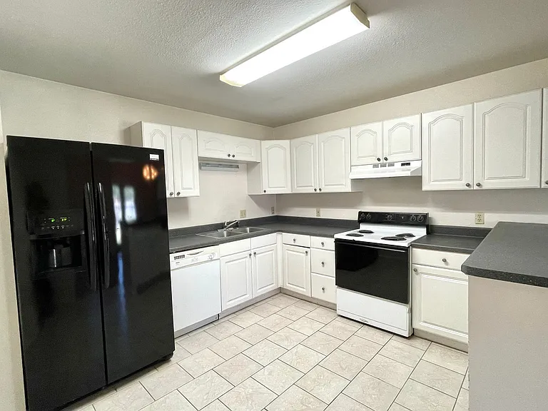 197 Southway Dr #B — Photo 4