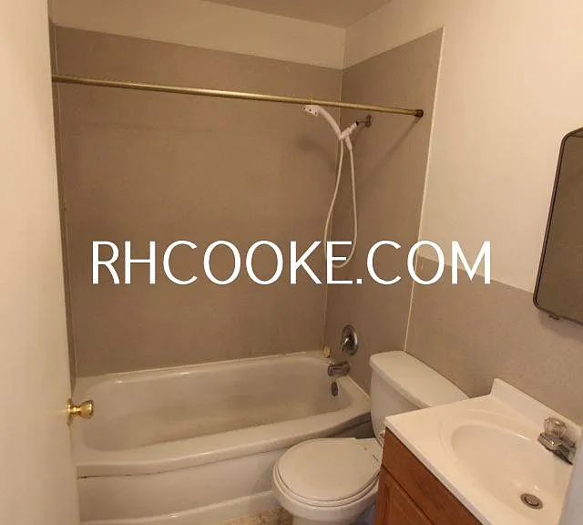 1903 E Wellesley Ave — Photo 6