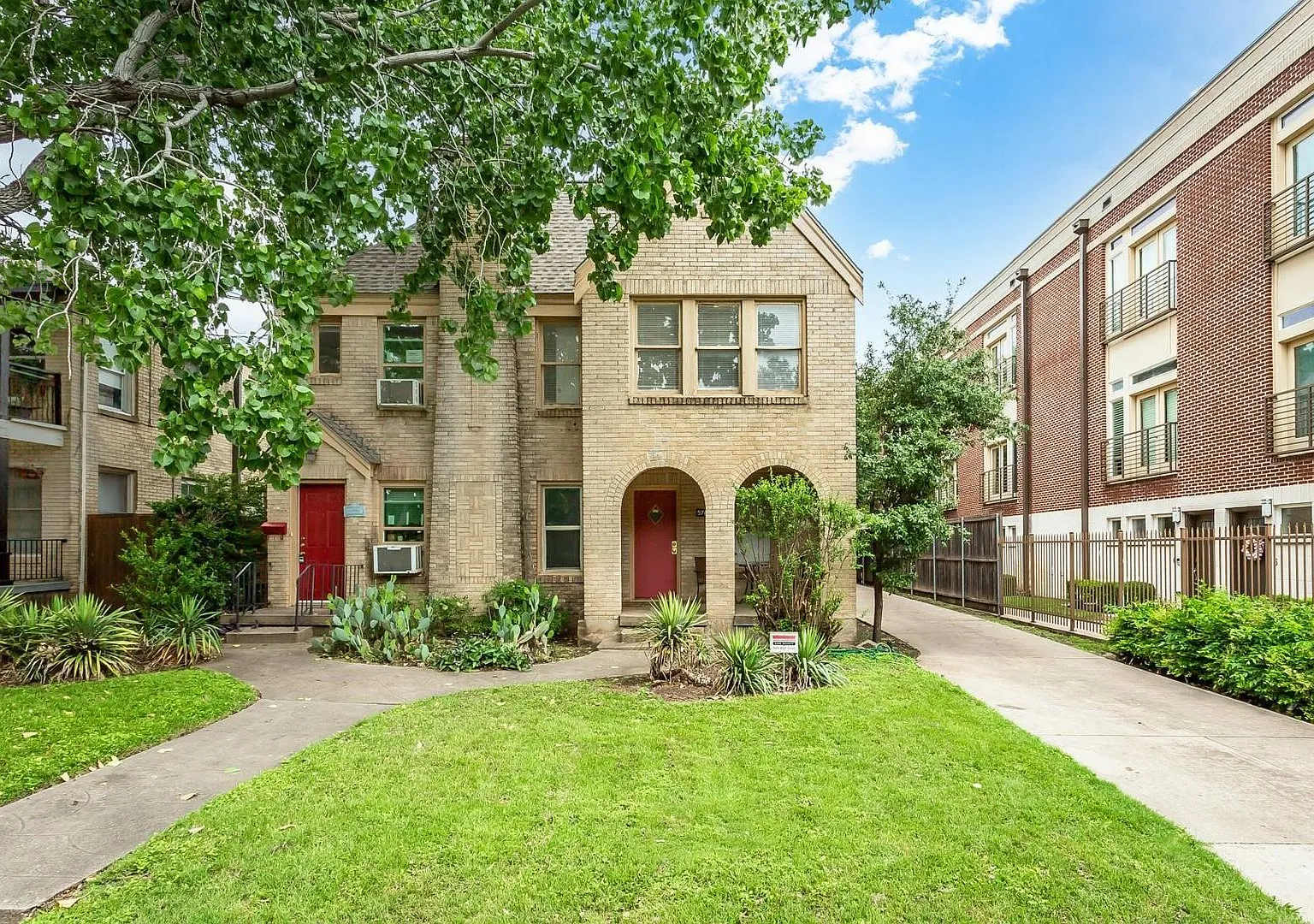 2 Bedroom, 1 Bath - Walking Distance to Lower Greenville — Photo 1