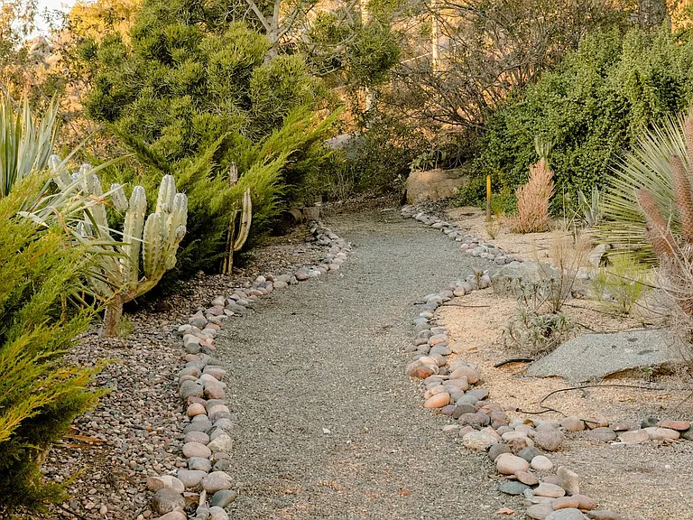 2050 Hidden Crest Dr — Photo 29