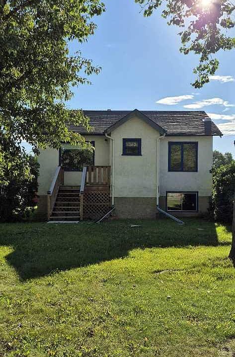 1st image of 209 Main St