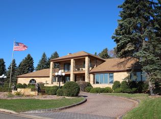 1429 County Road B2 W, Roseville, MN 55113