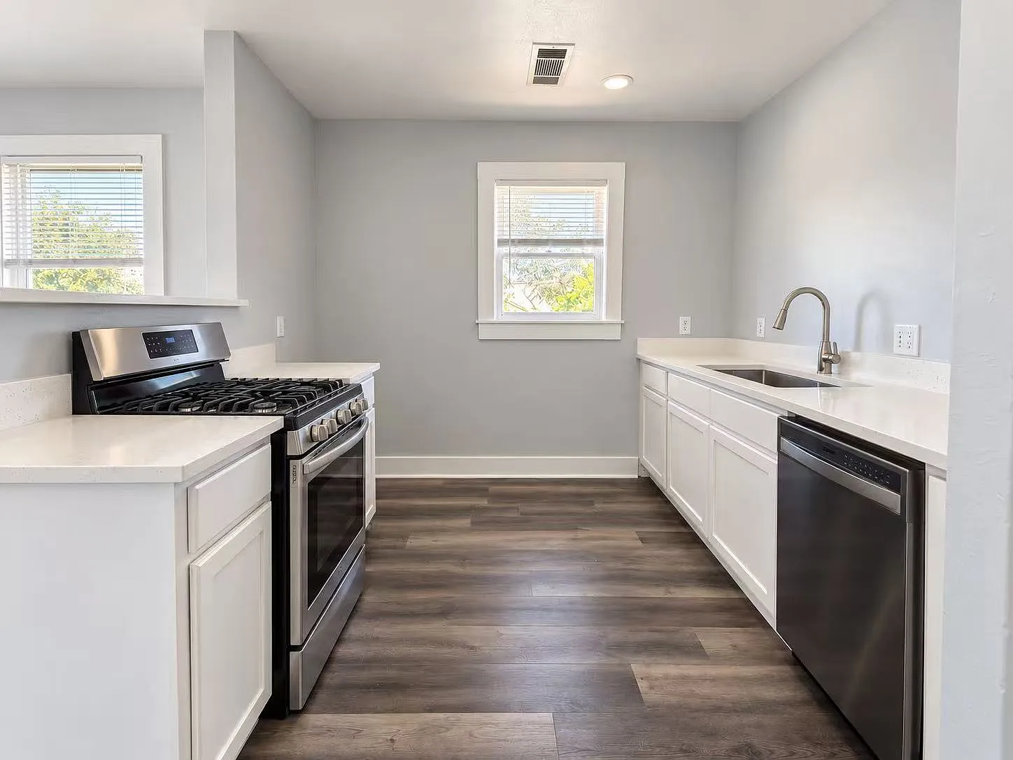 1 bed, 900 sqft, $1,200 — Photo 4