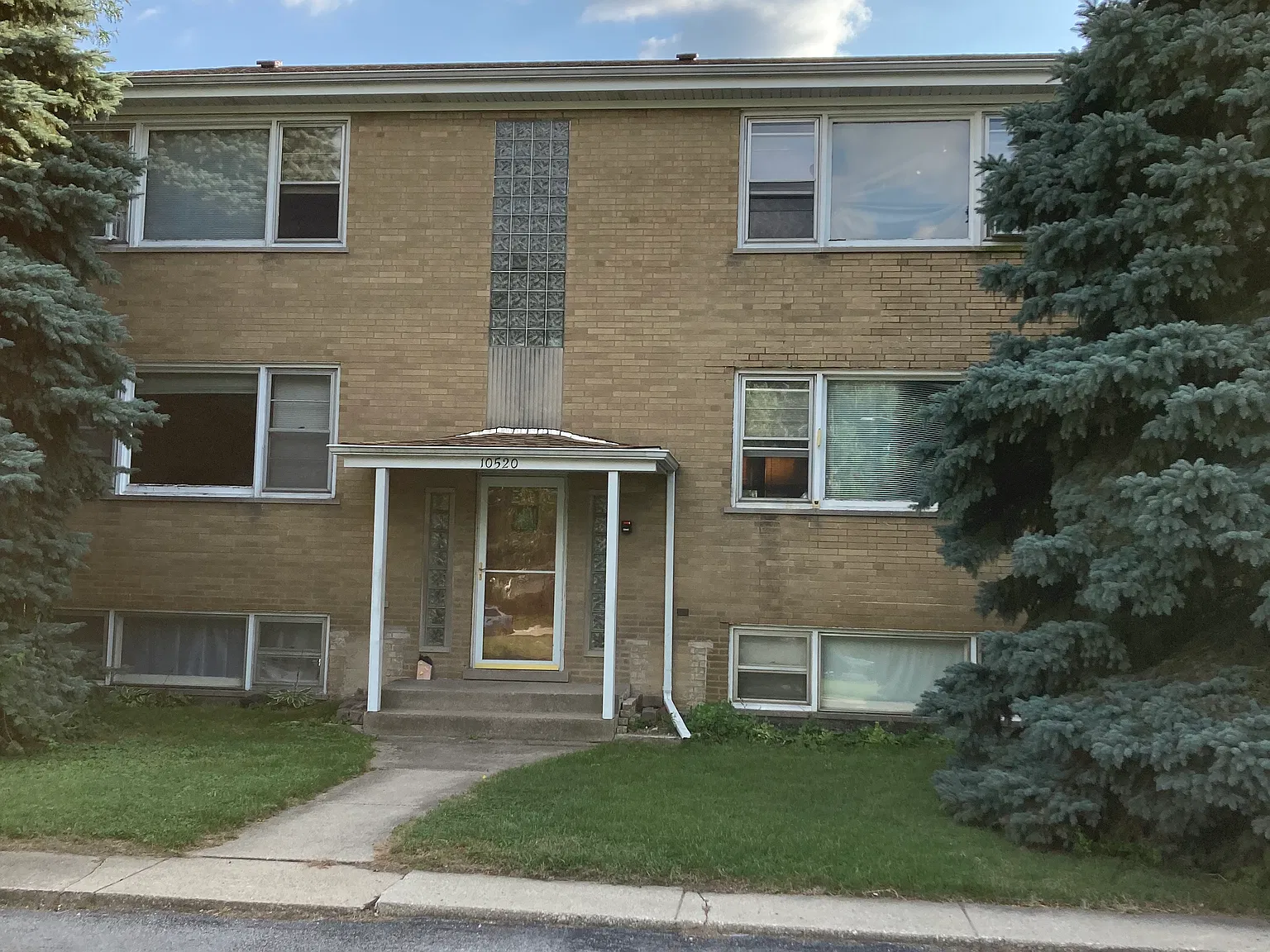10520 S Austin Ave — Photo 1