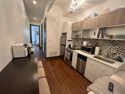 Rented by Delmark Realty LLC | media 27