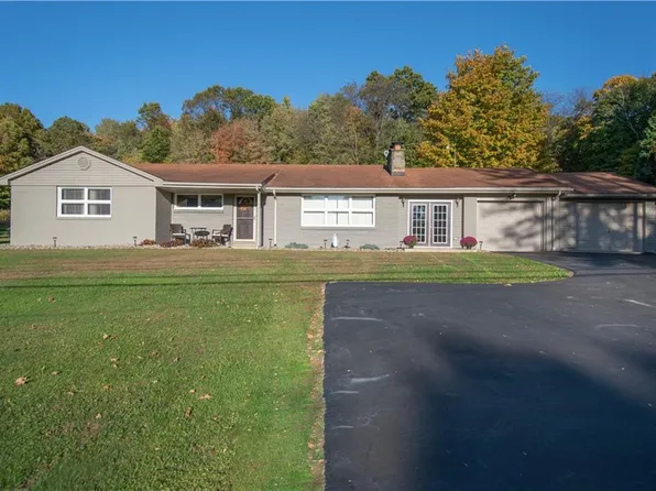 810 Yankee Run Rd, Masury, OH 44438