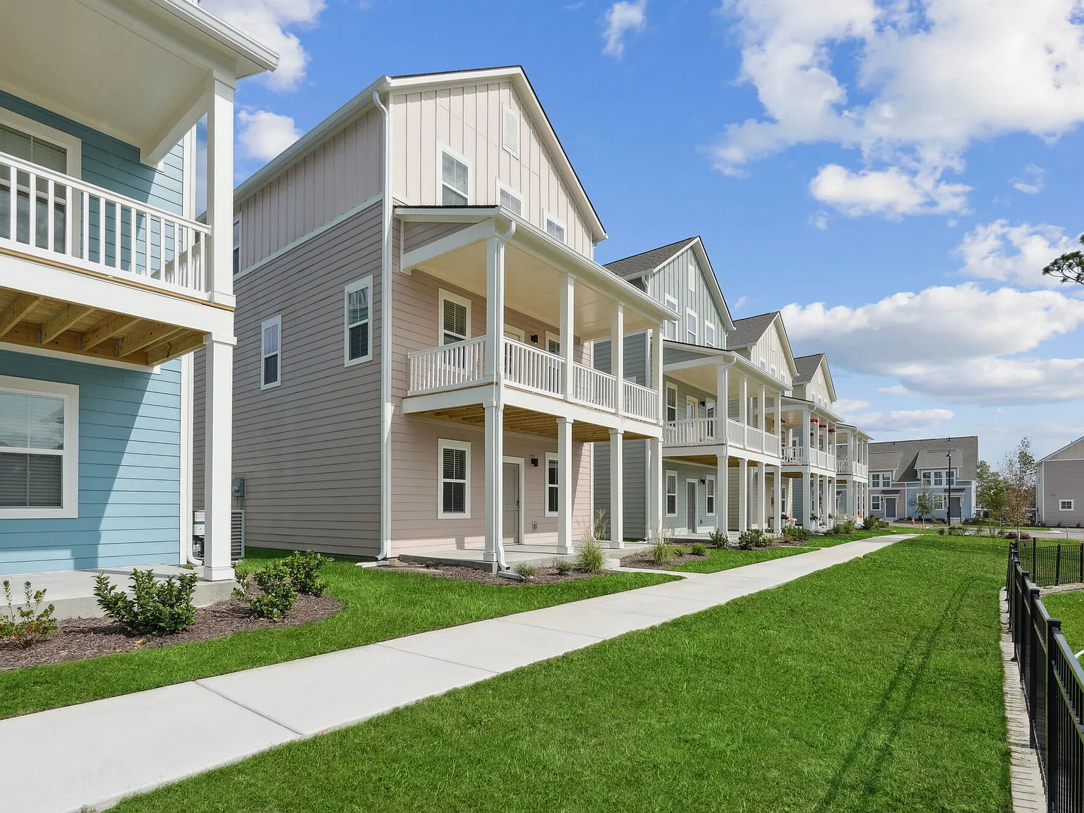 Hamlet Barclay West - Homes & Townhomes for Rent — Photo 2