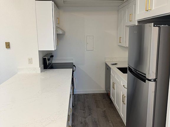 4th image of 201 E 36th St APT A