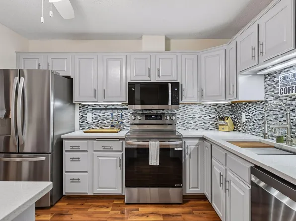 4465 Trenton Ln N APT 301, Plymouth, MN 55442