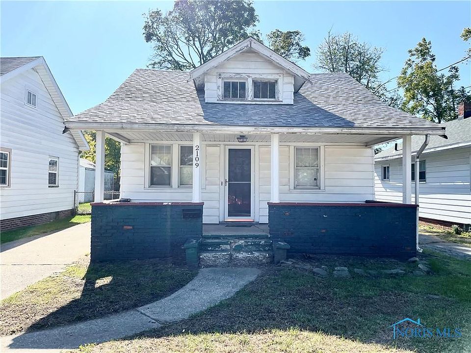 1st image of 2109 Wychwood St