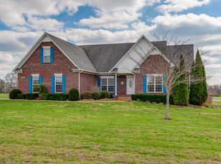 1400 Triple Crown Ct, Columbia, TN 38401