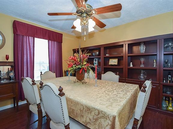 5th image of 1402 Creek Hollow Dr
