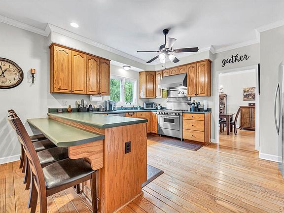 3rd image of 230 Summerbreeze Dr