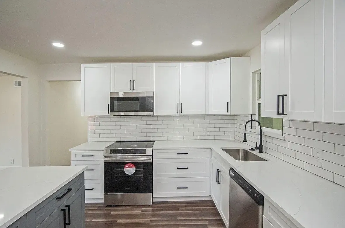 3 bed, 2.0 bath, 2112 sqft, $2,500 — Photo 3
