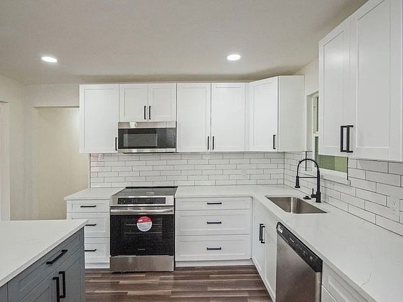 3rd image of 2608 Lockhart Ave