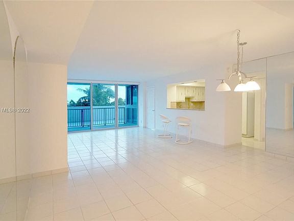 4th image of 2655 Collins Ave APT 412