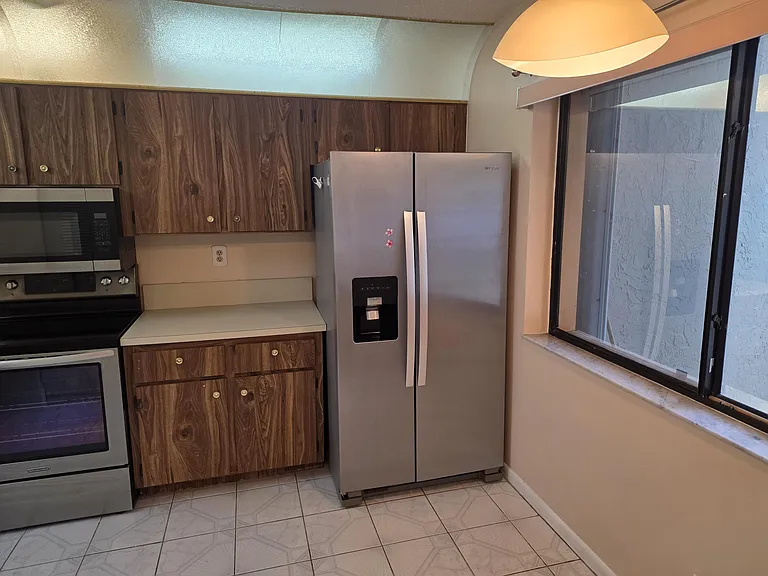 170 SE 7th St #301 — Photo 6
