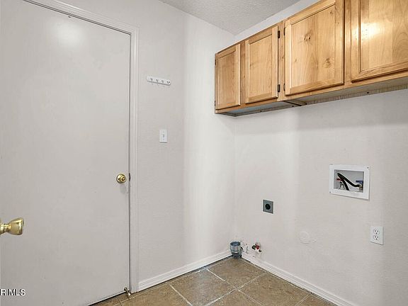 5th image of 245 Northbrook Ct