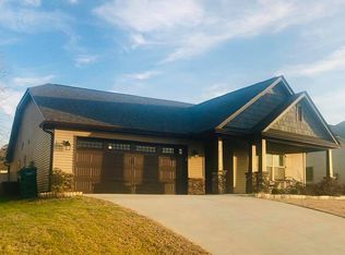 106 Granite Ct, Greenwood, SC 29649