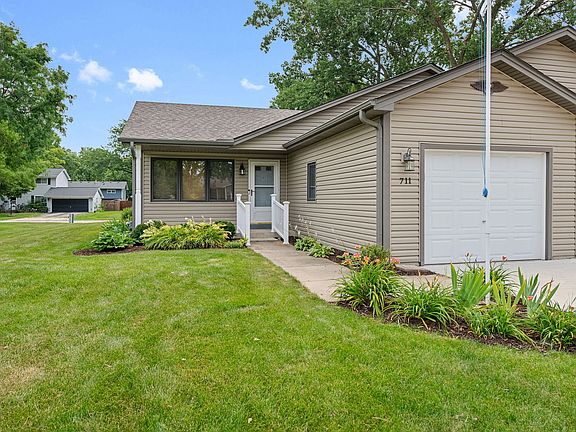 3rd image of 711 Harmony Ct