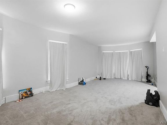 4th image of 256 Breckenridge St