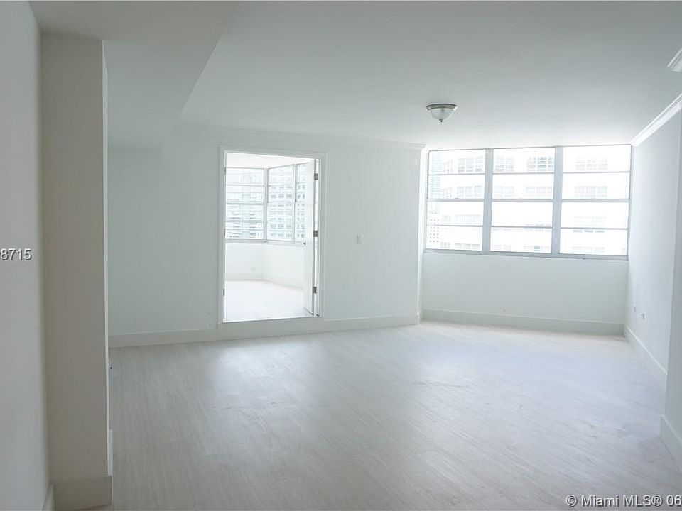 1st image of 998 Brickell Bay Dr #1205