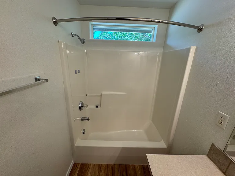 933 Pioneer Dr — Photo 8