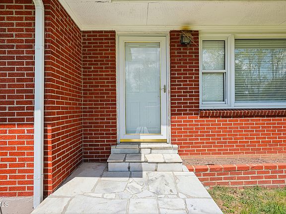 4th image of 26 Wh Short St