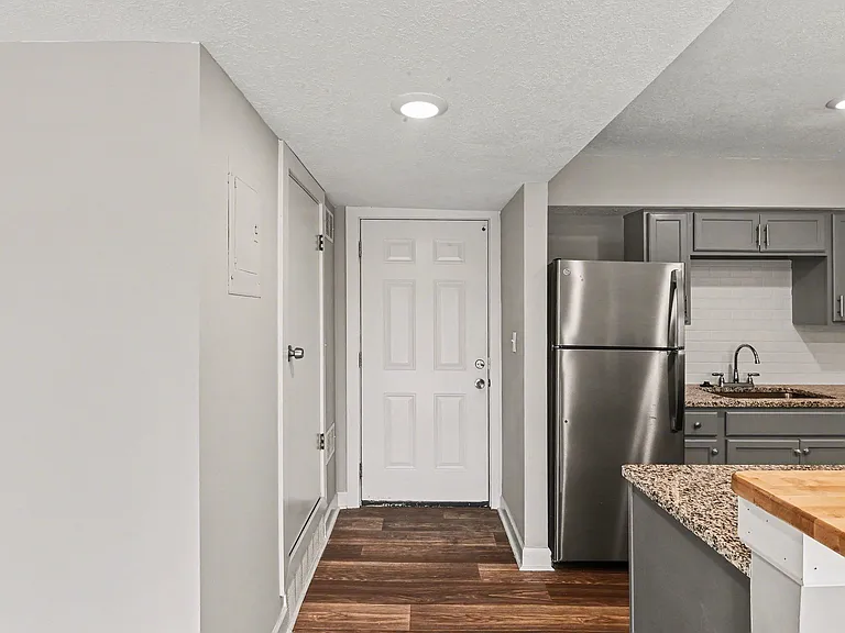 Meadowbrook Apartments — Photo 6