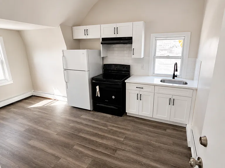 21 Eckert Ave #2B — Photo 2