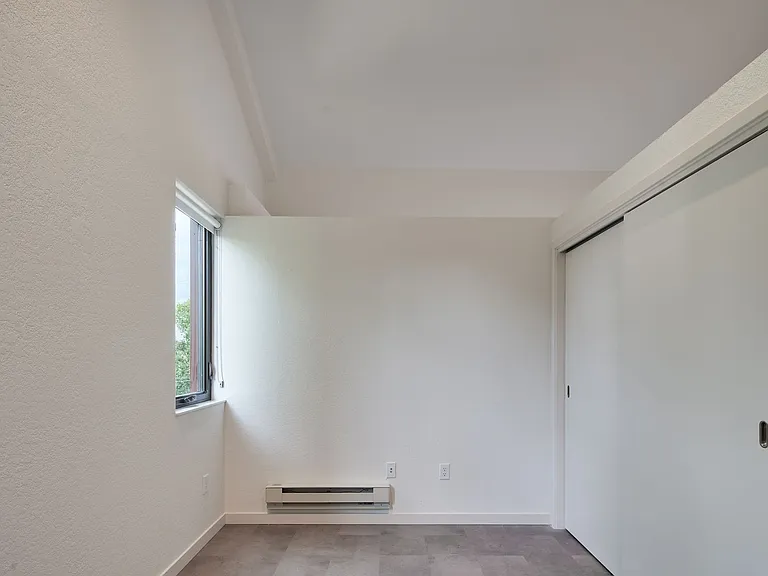 3333 Hennepin Ave — Photo 14