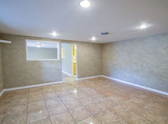 2nd image of 711 S Louisiana Ave