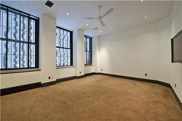 Rented by Isaacs Ganz Real Estate | media 10