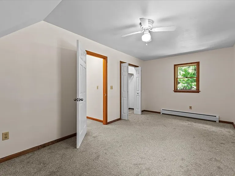 1672 Sweet Hollow Rd — Photo 25